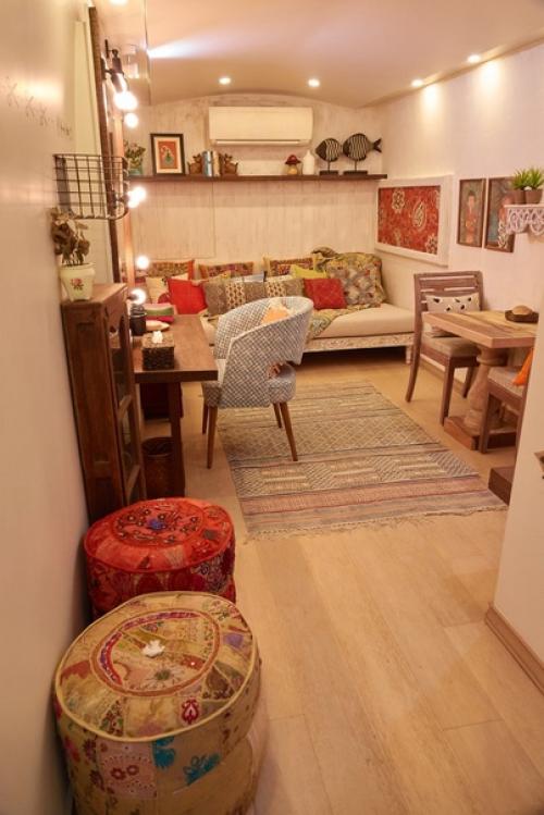 9 фотографий, которые перенесут вас внутрь красочного богемного фургона Катрины Каиф. 05