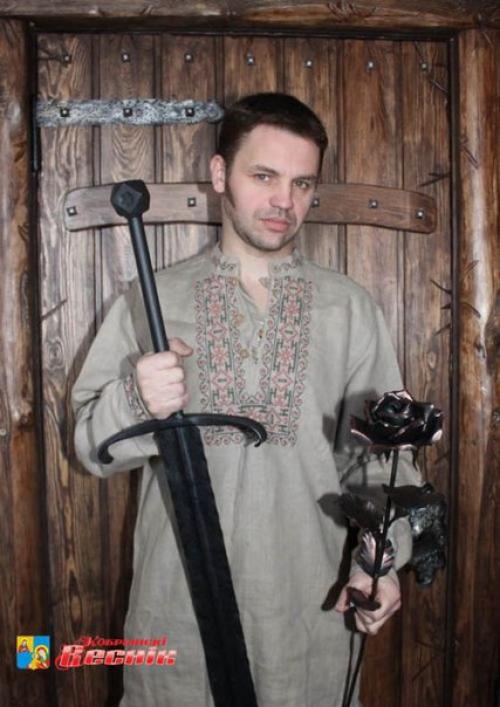 Кобринчанин Александр Романюк - два в одном: кузнец и резчик. 01