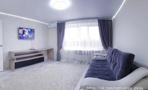 Посмотрите, как шикарный - современный, позитивный интерьер однокомнатной квартиры. 02