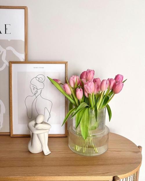 Базовый цвет этого интерьера светло-серый, что добавляет пространству ощущение воздушности и лёгкости. 01