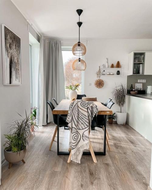 Добро пожаловать в скандинавский дом, где интерьер оформлен в обожаемым нами сочетании теплого дерева, серого и белого цвета. 01