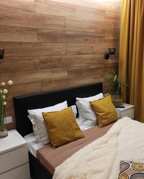 Отличный способ визуально разделить комнату на зону готовки и гостиной с помощью барной стойки. 06