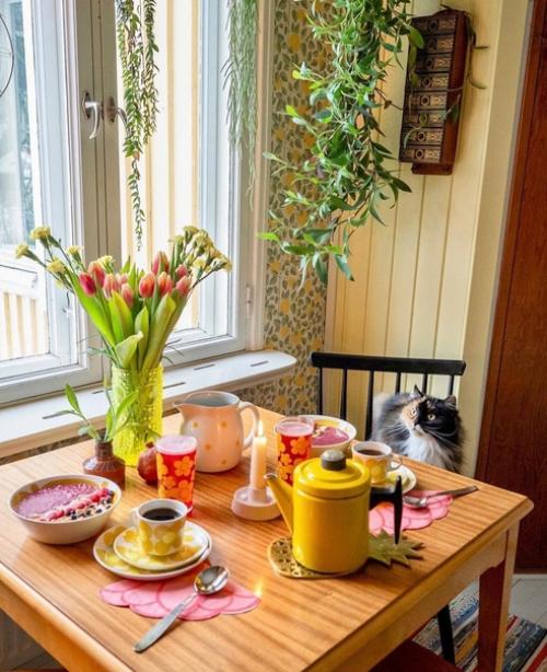 Яркий интерьер. Солнечный и красивый. 02