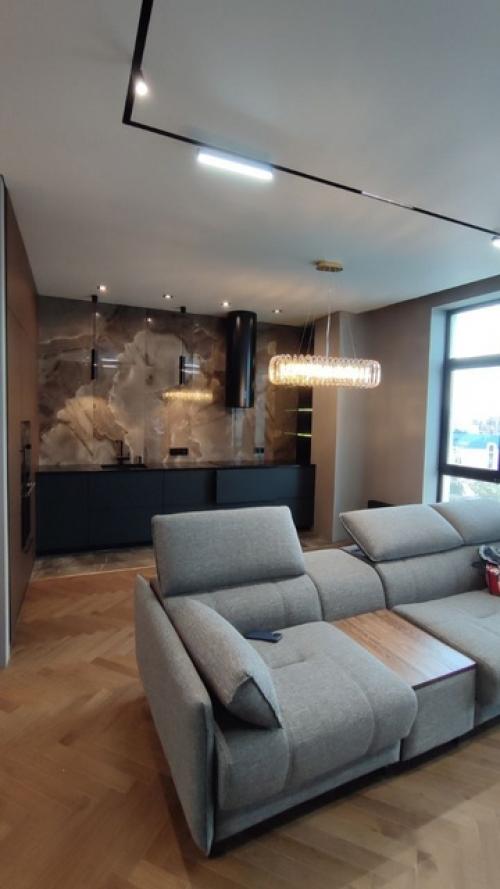 Квартира в процессе сборки и установки мебели. 02