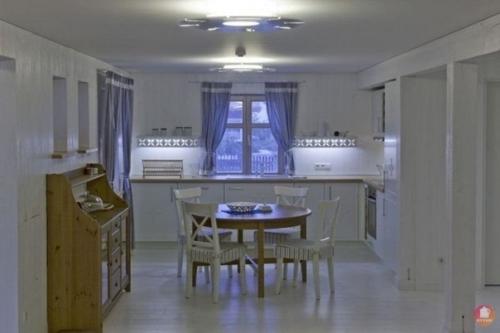 А с виду такой простенький домик. 02