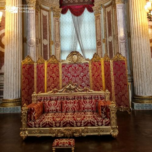 Это интерьеры дворца долмабахче - одного из самых роскошных дворцов Турции. 03