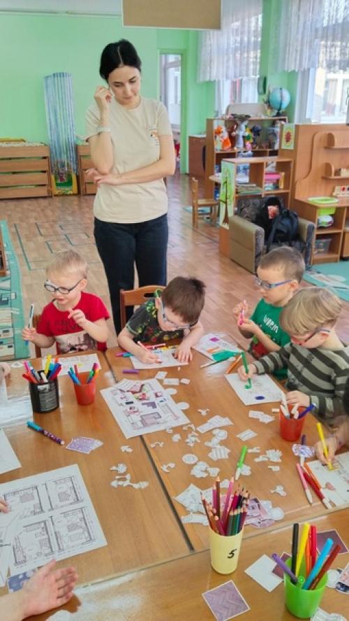 Какая интересная творческая мастерская прошла в 10 группе! 08