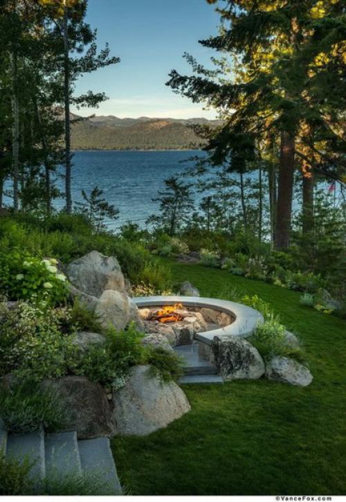 Этот потрясающий особняк в традиционной сельской стилистике построен на берегу очаровательного озера Тахо в Калифорнии. 05