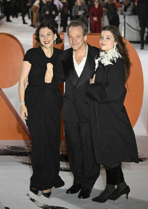 В Лондоне состоялась премьера фильма Невеста, и на мероприятие вышли исполнители главных ролей. 04