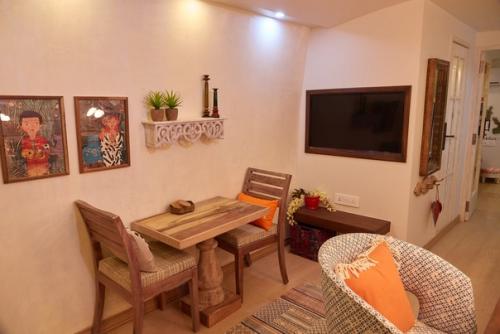 9 фотографий, которые перенесут вас внутрь красочного богемного фургона Катрины Каиф. 01