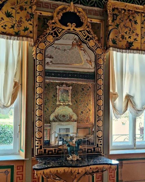 Рассказ про китайский дворец следует начать с самого главного - все интерьеры дворца подлинные. 02