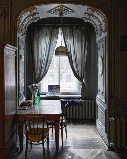 Интерьер гостиной в доходном доме 1908 года на улице черняховского, бывшей предтеченской (место в ту пору отнюдь не из престижных. 02