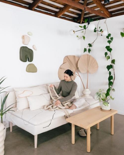 Всем привет.  Поделитесь удачными моделями скандинавских диванов на ножках (фото в интерьере приветствуются. 01