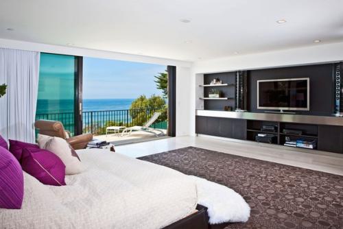 Прекрасный особняк расположенный прямо у воды, в шаговой доступности от одного из самых лучших пляжей малибу, США. 03