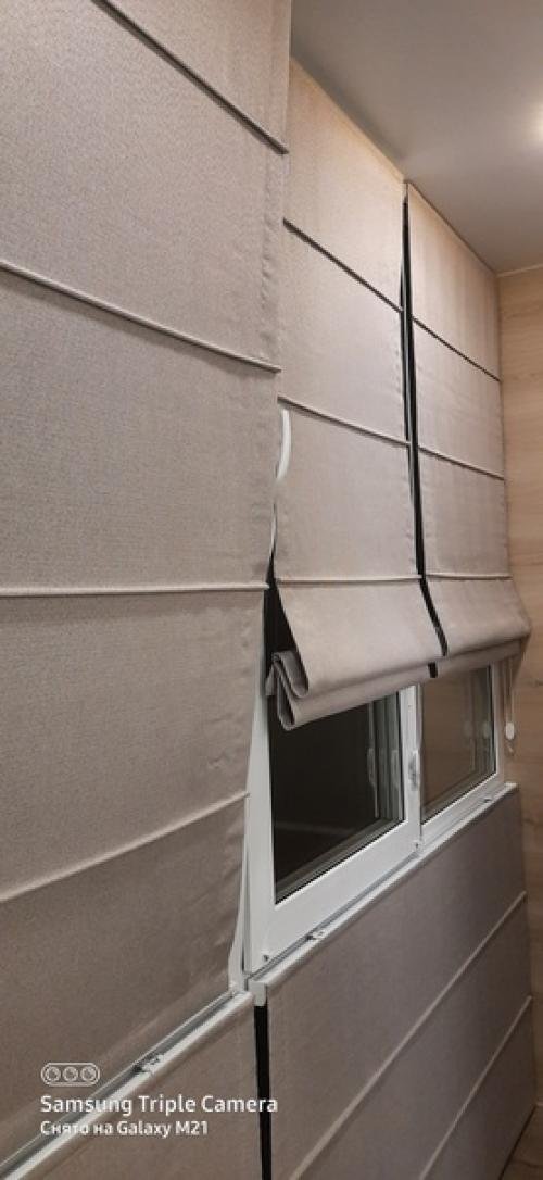 Римские шторы на балкон в цвете какао - идеальное решение для создания уютной и стильной атмосферы на вашем балконе. 07