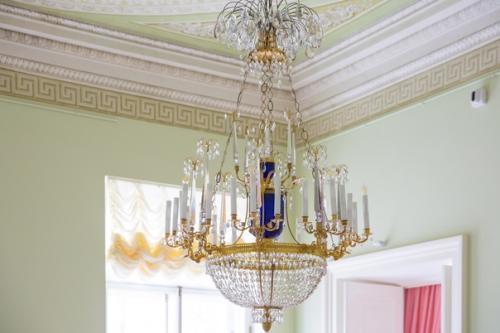 Александровский дворец: люстры и фонари. 02