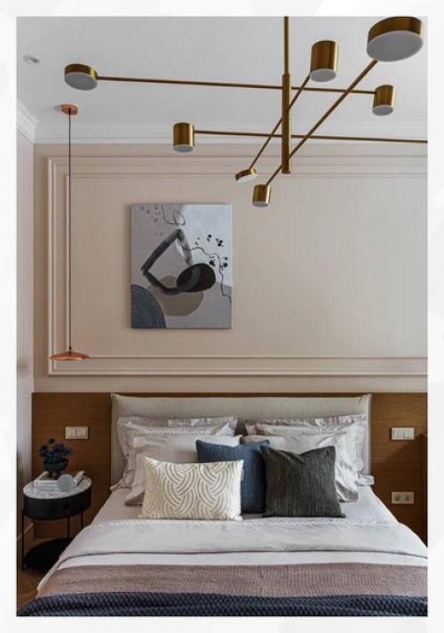 На небольшом пространстве дизайнеру удалось разместить гостиную с открытой кухней, спальню, а также ванную комнату. 01