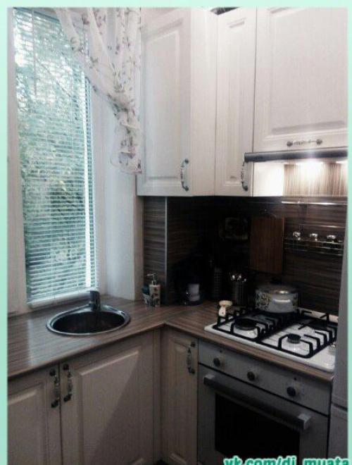 Небольшая кухня. После ремонта. 01