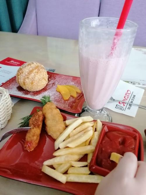 Ямато 4 мкрн.  Тут, кстати, кто-то спрашивал на днях - куда сходить, уверенно могу сказать: покушать туда можно идти. 04