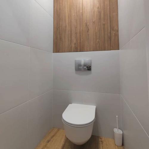 Интерьер в холодной цветовой гамме в двушке. 06