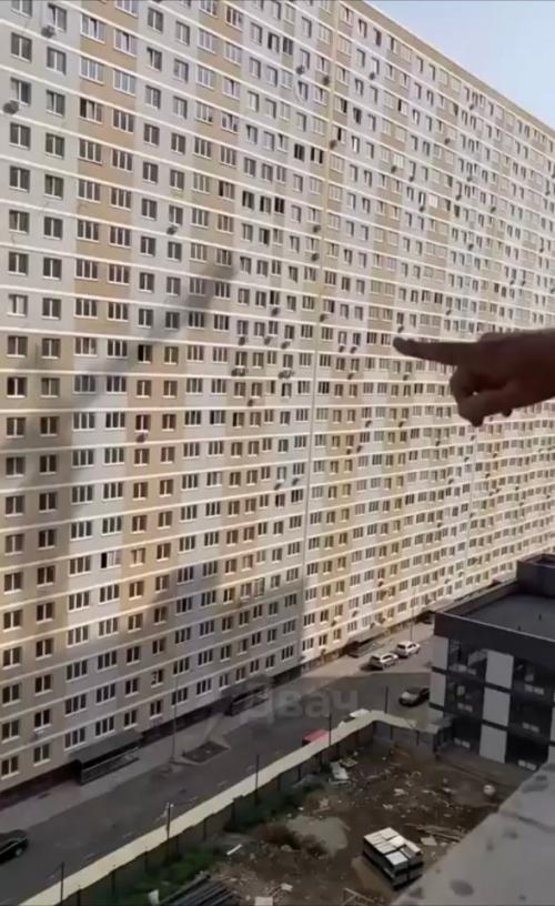 Девушка из Краснодара поделилась видео, в котором запечатлела вид из своего окна.
