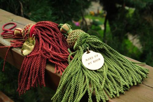 Что взять из отеля: 5 оригинальных табличек Не Беспокоить. 04