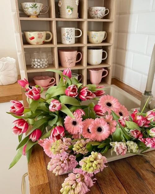 Цветы как часть интерьера в прекрасном доме Юстины. 01