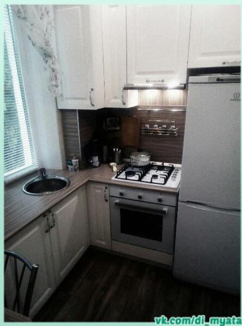 Небольшая кухня. После ремонта. 04