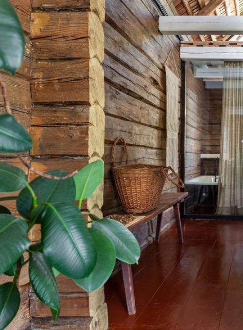 Новый взгляд на деревенскую избу: второй свет, металлическая лестница, стеклянный фронтон и входная группа, деревенская печь. 08