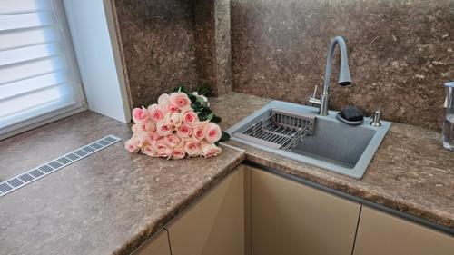 Подлинное счастье в глазах любимого человека - это результат превосходного труда и внимания. 03