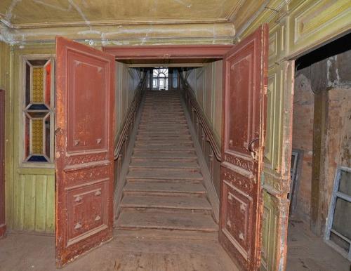 Потрясающей красоты древнерусский дом в покинутой деревне. 04