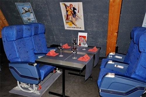 Самолет ил - 14 из Жуковского стал рестораном в аэропорту Цюриха. 08