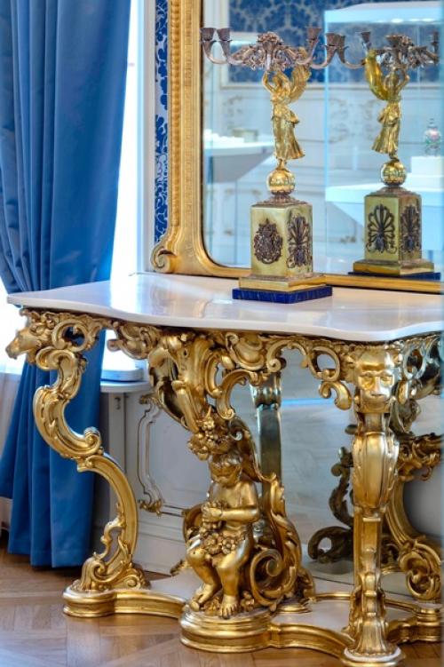 Центральный зал парадной анфилады шуваловского дворца, в котором сейчас находится музей фаберже, - синяя гостиная. 03