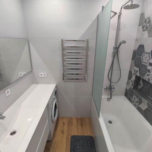 Интерьер в холодной цветовой гамме в двушке. 04