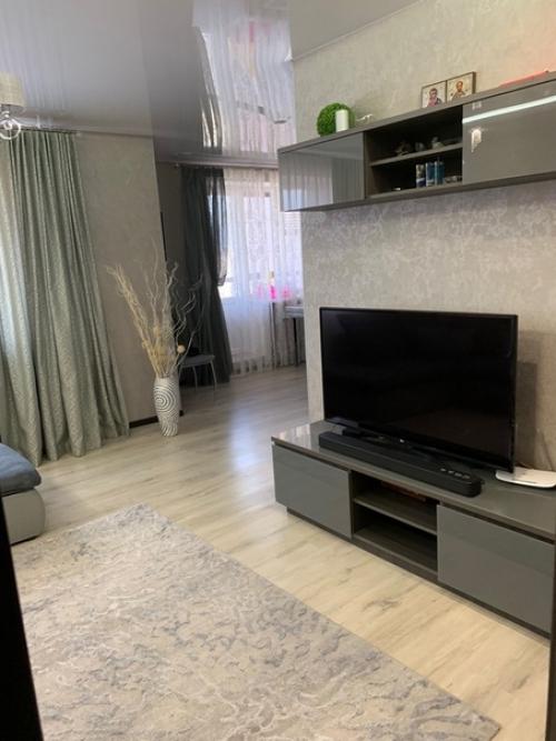 Хочу поделиться и фотографиями нашей квартиры кухню совместили с гостиной. 01