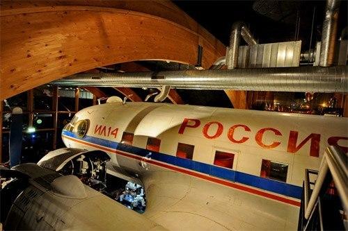 Самолет ил - 14 из Жуковского стал рестораном в аэропорту Цюриха. 01
