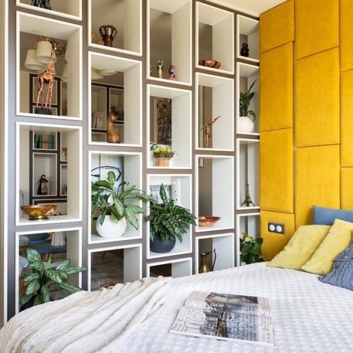 Благодаря смелой планировочной концепции эта небольшая квартира - студия (44 квадрата) совсем не кажется ограниченной в площади. 03