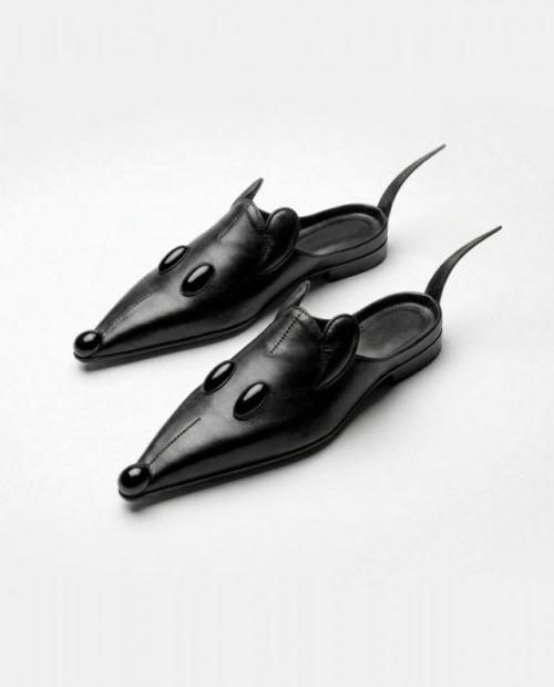 Российский дизайнер создал необычную обувь, которая получила название 