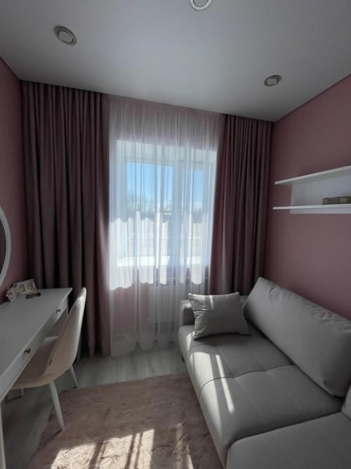 Розовые тона традиционно используют при оформлении комнат для девочек. 06