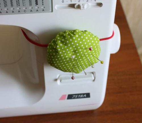 Подружка игольница. Одной из самых незаменимых вещей для шитья и рукоделия является игольница. 05 Подружка игольница. Одной из самых незаменимых вещей для шитья и рукоделия является игольница. 05