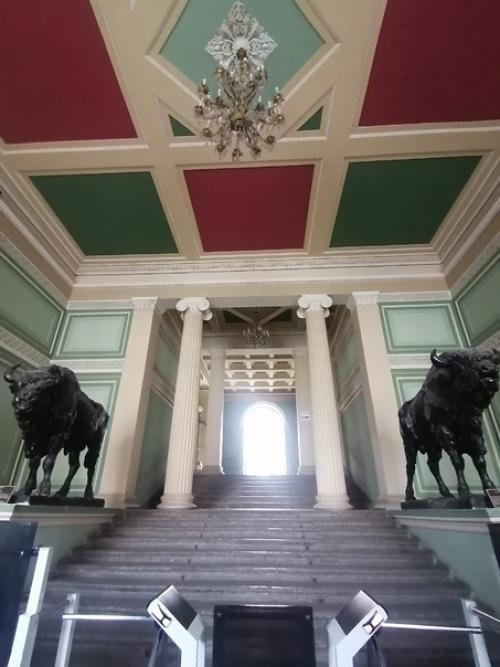 Этот дом на литейном проспекте, 37/39 вошел в историю благодаря стихотворению Н. а. Некрасова Размышления у Парадного Подъезда. 01