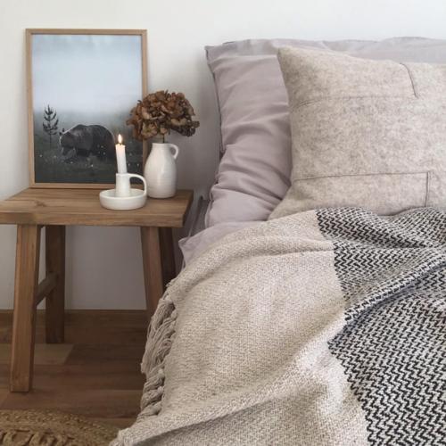 При выборе текстиля в свой дом обратите внимание на коллекции подушек и покрывал, которые отличаются широким спектром цветов, текстур и стиля. 04