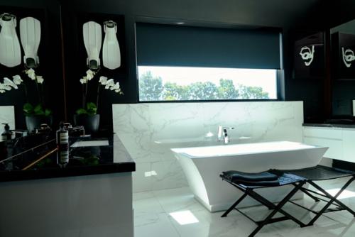 Лоу роуч известен как топовый звёздный стилист (его самая популярная клиентка - актриса зендея. 06