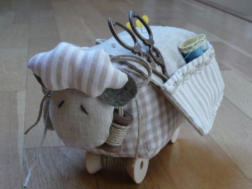 Подружка игольница. Одной из самых незаменимых вещей для шитья и рукоделия является игольница. 04 Подружка игольница. Одной из самых незаменимых вещей для шитья и рукоделия является игольница. 04