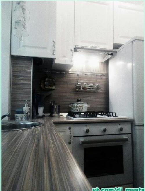 Небольшая кухня. После ремонта. 06