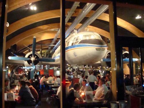Самолет ил - 14 из Жуковского стал рестораном в аэропорту Цюриха.