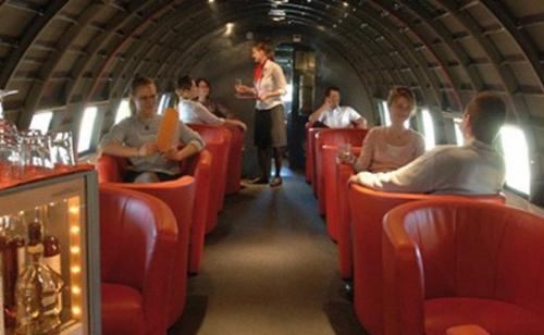 Самолет ил - 14 из Жуковского стал рестораном в аэропорту Цюриха. 05