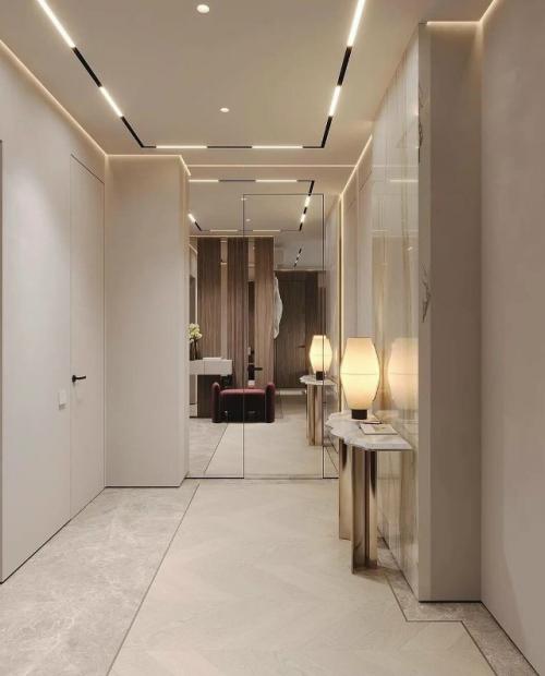 Какой из двух вариантов прихожей вы бы предпочли для своего дома: первый или второй? 07