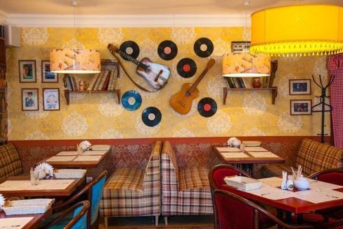 У площади восстания открылась легендарная московская вареничная номер 1. 02