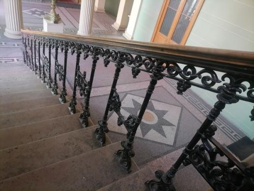 Этот дом на литейном проспекте, 37/39 вошел в историю благодаря стихотворению Н. а. Некрасова Размышления у Парадного Подъезда. 08